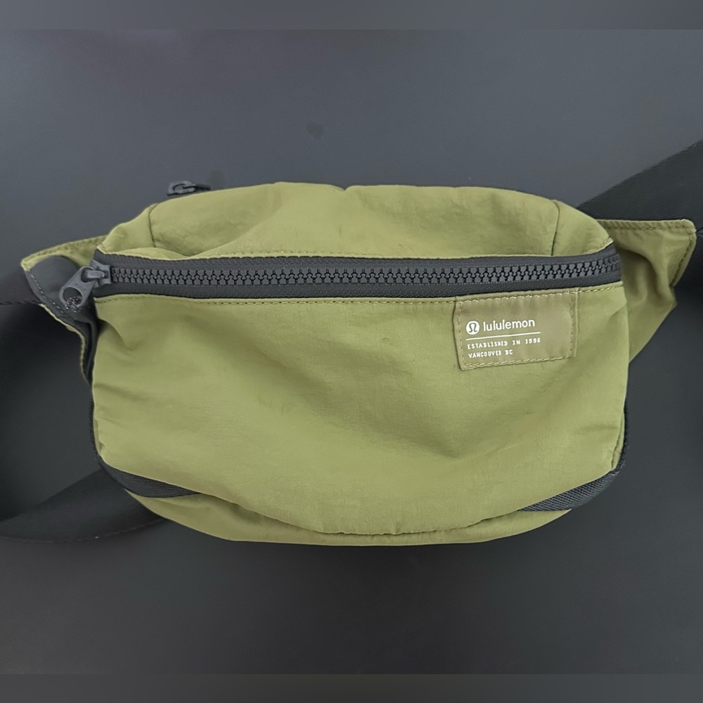 Lululemon Clean Lines Belt Bag 2L